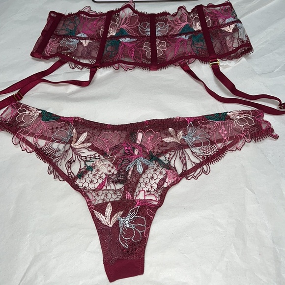 (L) 2pcs Victoria’s Secret Floral Embroidered Set Garter and Thong Panty - Picture 3 of 14